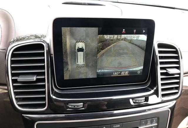 2017年奔驰gls450白色黄内