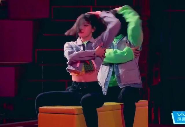 宋茜陈伟霆街舞燃炸,但他们的对话,却意外暴露