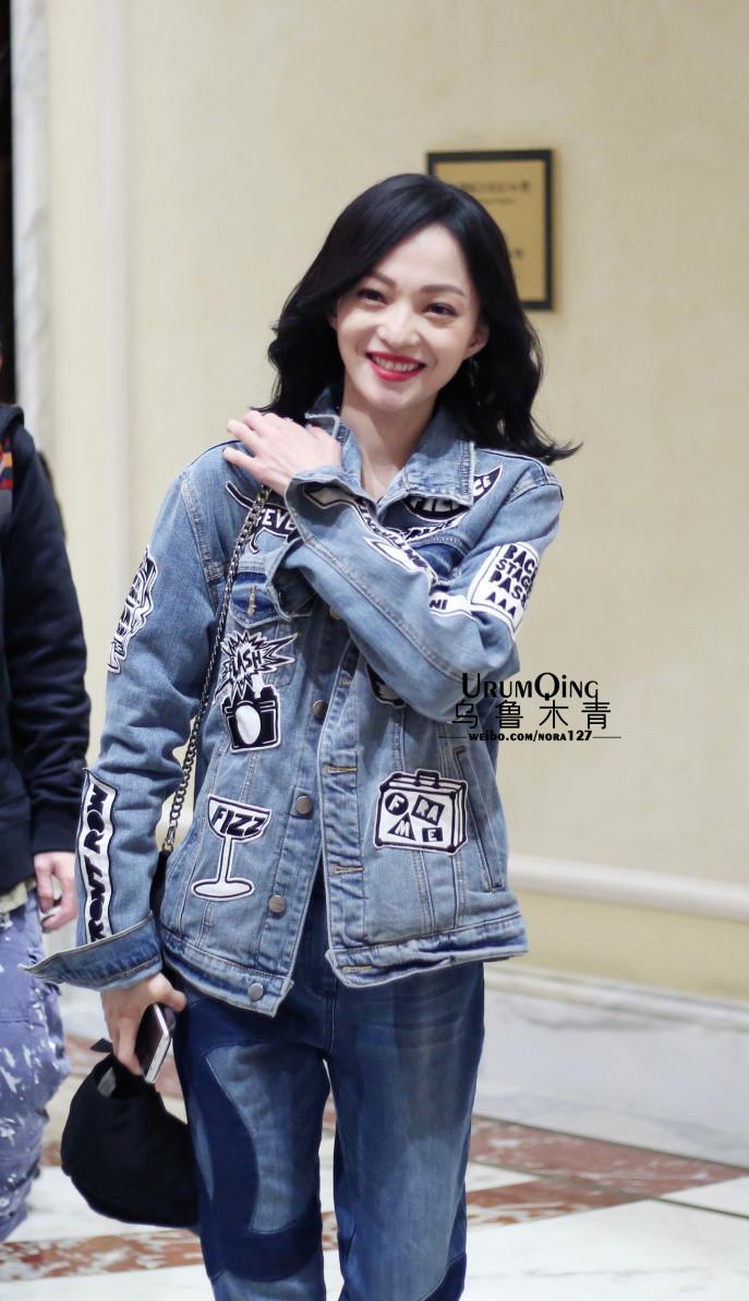 近日,张韶涵现身某机场街拍现场,迎面而来的是一头微卷的二八分秀发