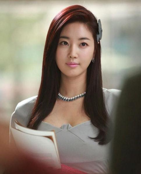 韩国演员金莎朗在意大利掉入下水道骨折网友我以为是金莎