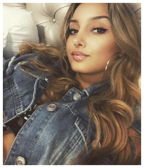 哈登最新女友近照,颜值高身材好,网友:不再是卡戴珊类型