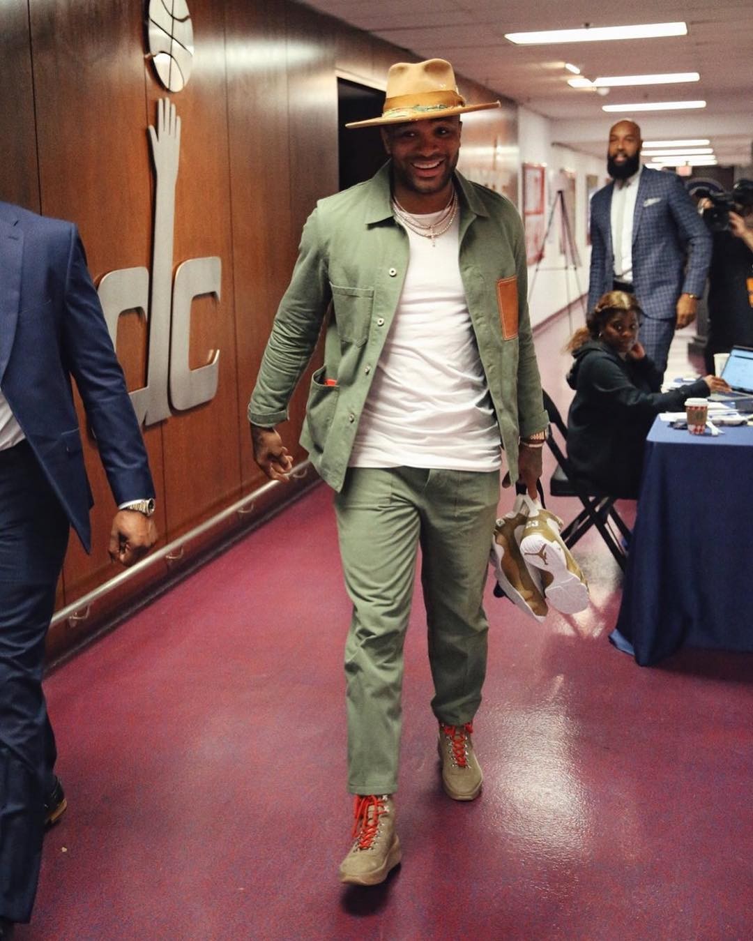 球员通道时装秀,塔克捍卫「鞋王」宝座!