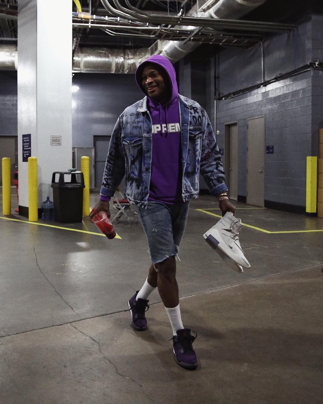 球员通道时装秀,塔克捍卫「鞋王」宝座!