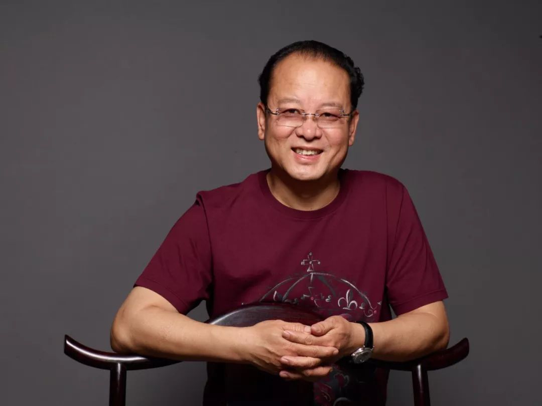 聆听家具与书画的二重鸣奏:走进元亨利杨波的艺术人生|杨波|黄花梨|元亨利_新浪新闻
