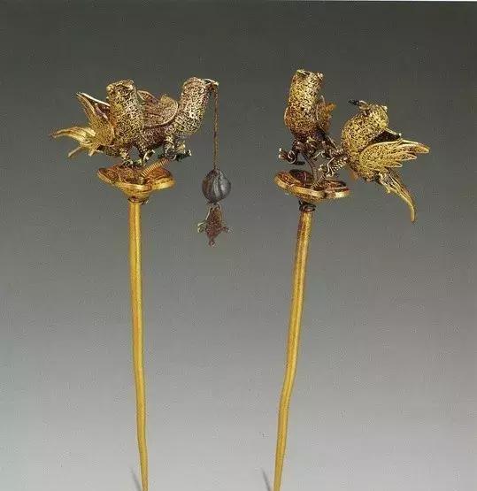 欧亚达·卓刀泉古玩城:中国古代女性发饰中的钗、簪、步摇