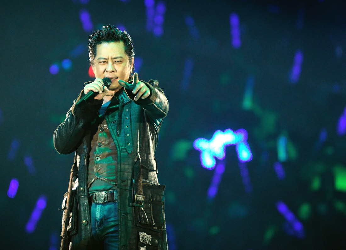 他是一代歌神,比张学友陈奕迅还红,巅峰时被人下毒,现被人遗忘