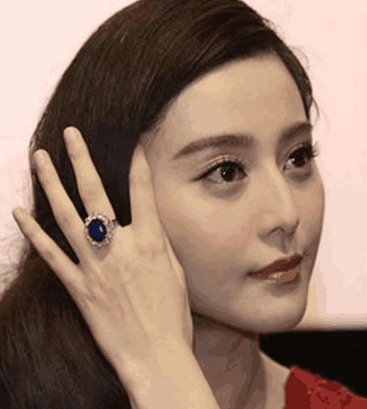 盘点娱乐圈里手可做手模的7大女星 唐嫣美到发亮 王鸥很修长