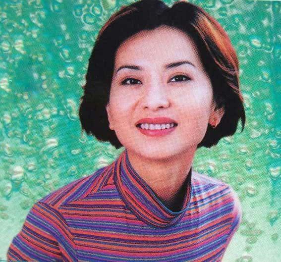 甘萍成名 的 比较早,早些年的时候,她曾经凭借着一首《 大哥你好吗 》