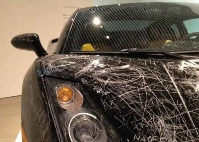 兰博基尼全车被刮花,车主却很高兴,答案让人万万没想到!