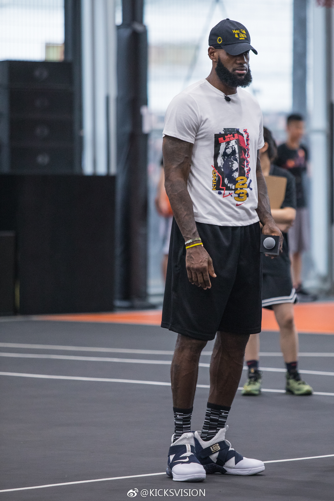 lebron james在今天开启了 上海之旅.跟着我们拍摄的照片来看看