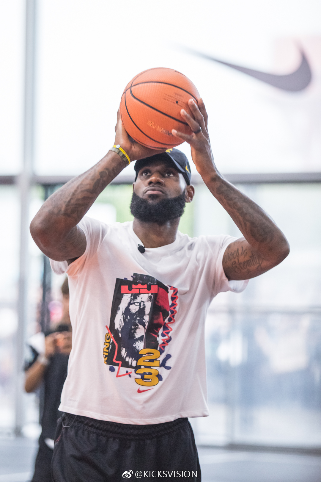 lebron james在今天开启了 上海之旅.跟着我们拍摄的照片来看看