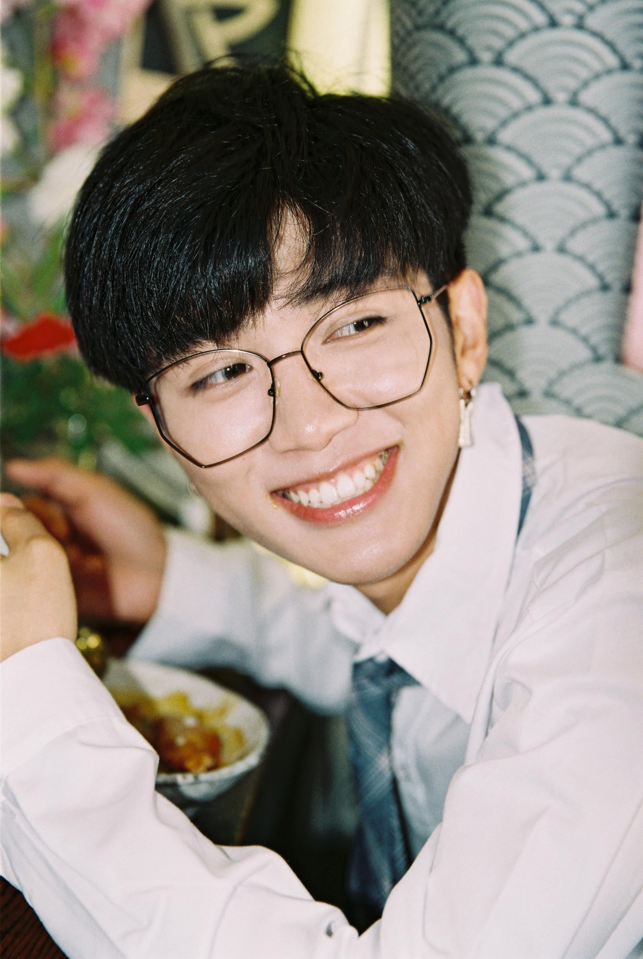 爱笑的男生 真的特别有魅力声的夏 model:伍个伍对了