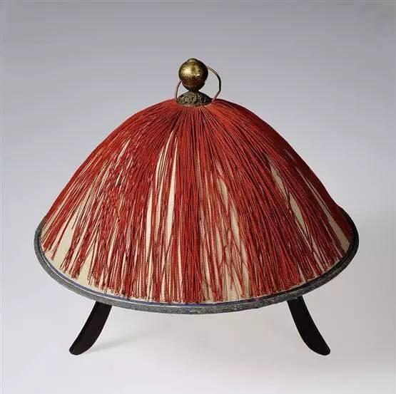 清代官员帽子上的顶戴花翎到底有多值钱