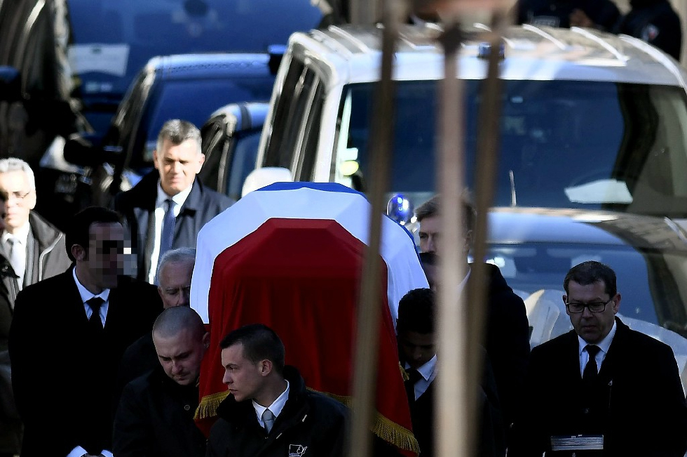 法国恐怖袭击牺牲警官阿诺德贝尔特拉姆葬礼举行,曾用自己换人质