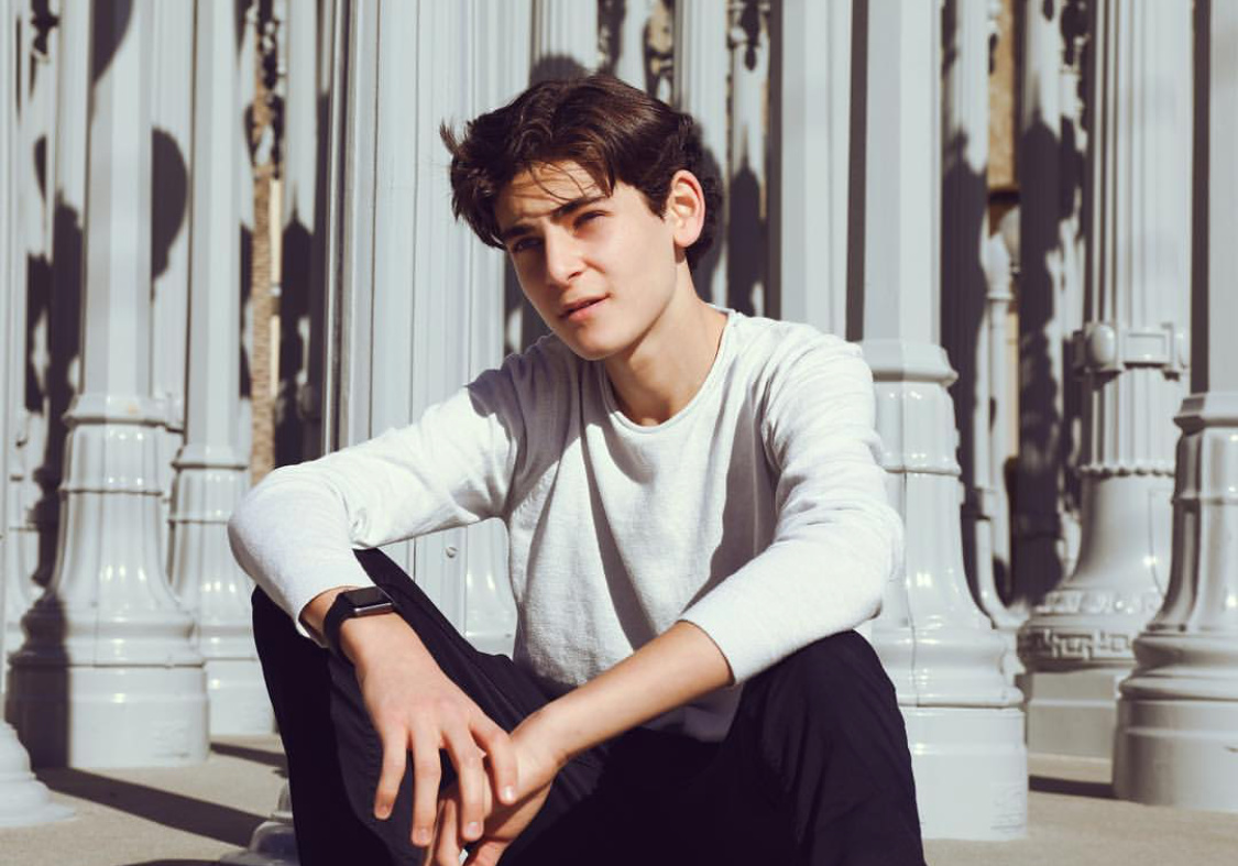 又陆续出演了《犯罪心理》,《触摸未来》,《阿米什的恩典》等影视作品