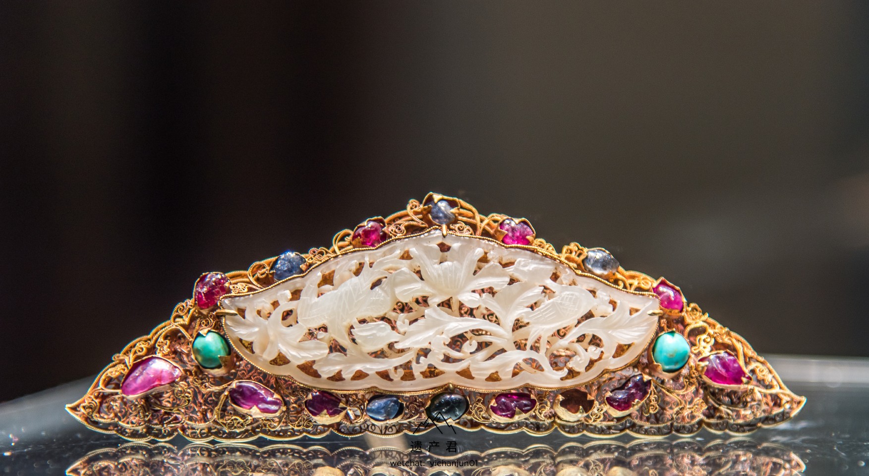 湖北省博物馆藏明代金累丝镶宝石青玉镂空双鸾鸟牡丹头簪