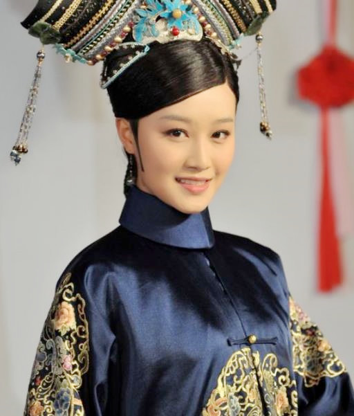 甄嬛传江采苹扮演者是毛晓彤1角色简介瑛贵人,原名江采苹,出自后宫