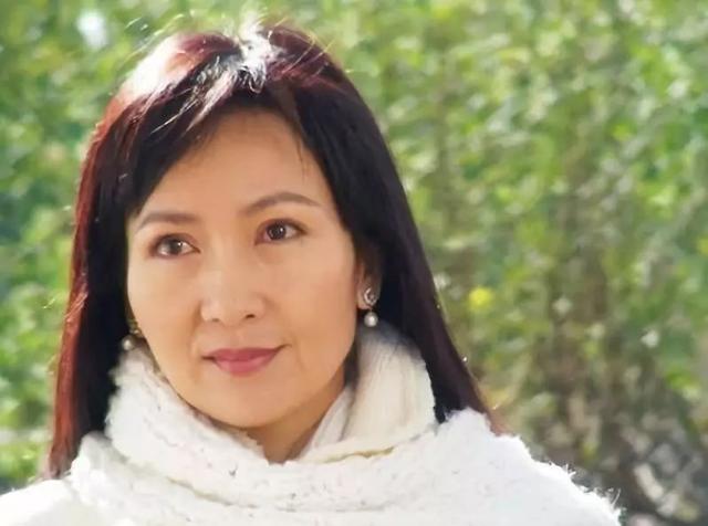 曾凭小青一角红遍两岸三地60岁前tvb花旦不懂乘坐港铁