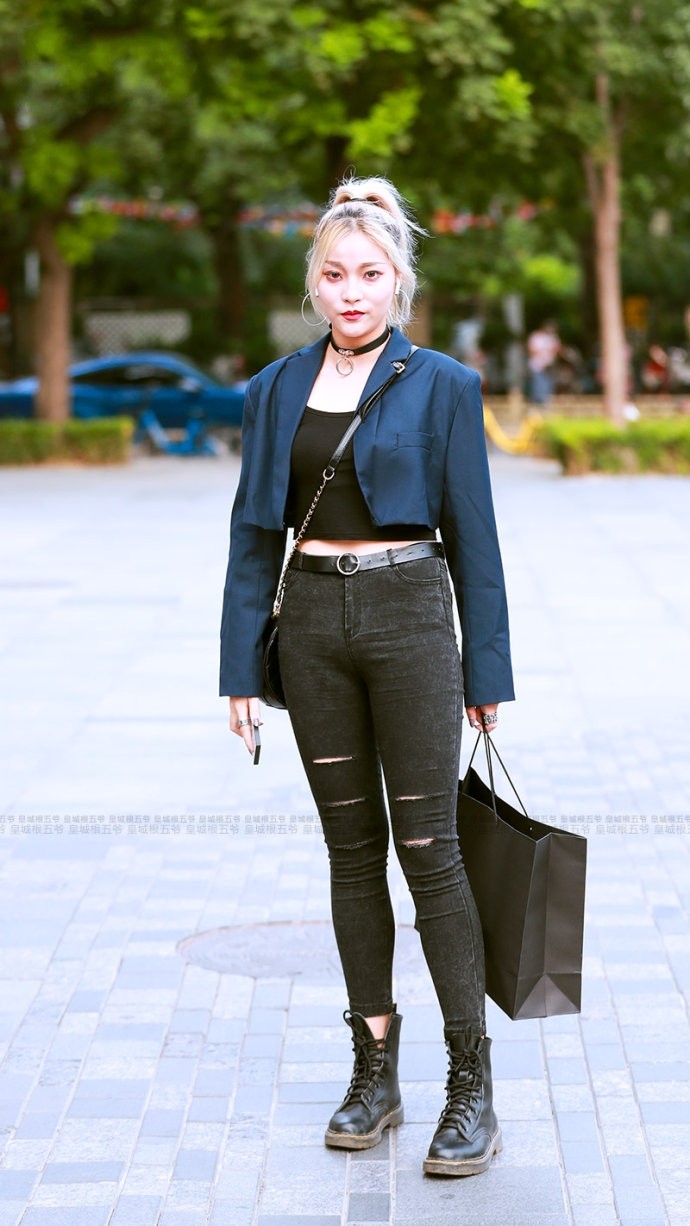 街拍:简约美女,日常出街穿搭小惊喜