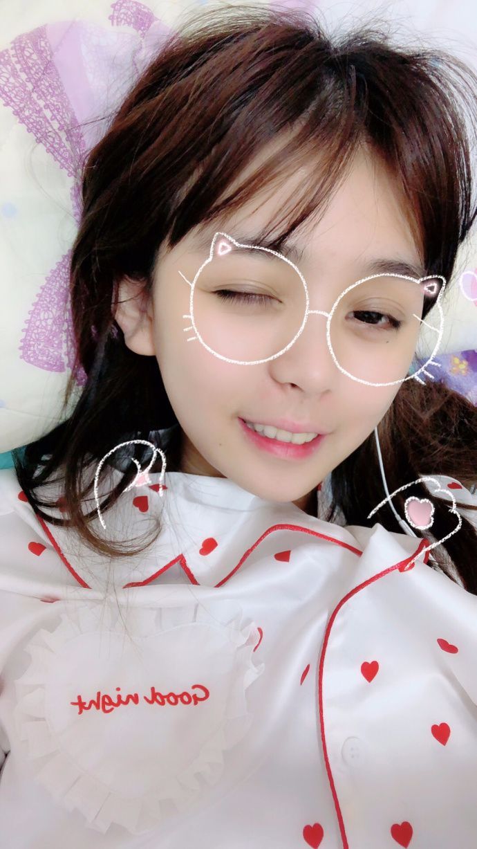 如图:二次元女主播纳豆nado在2018年被斗鱼评为"年度十大巅峰主播",她