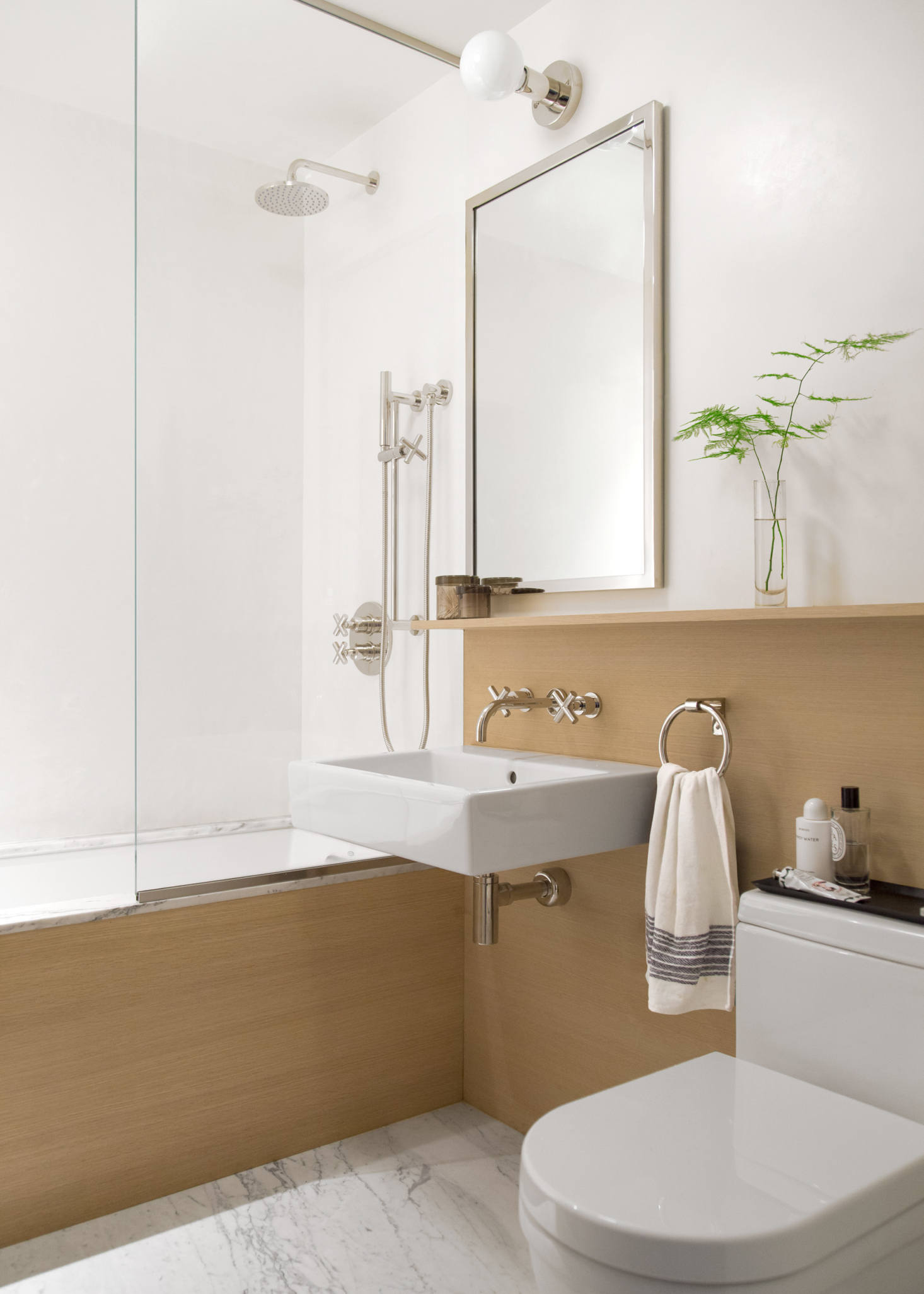 浴室改造 / 简洁的原木风_新浪看点