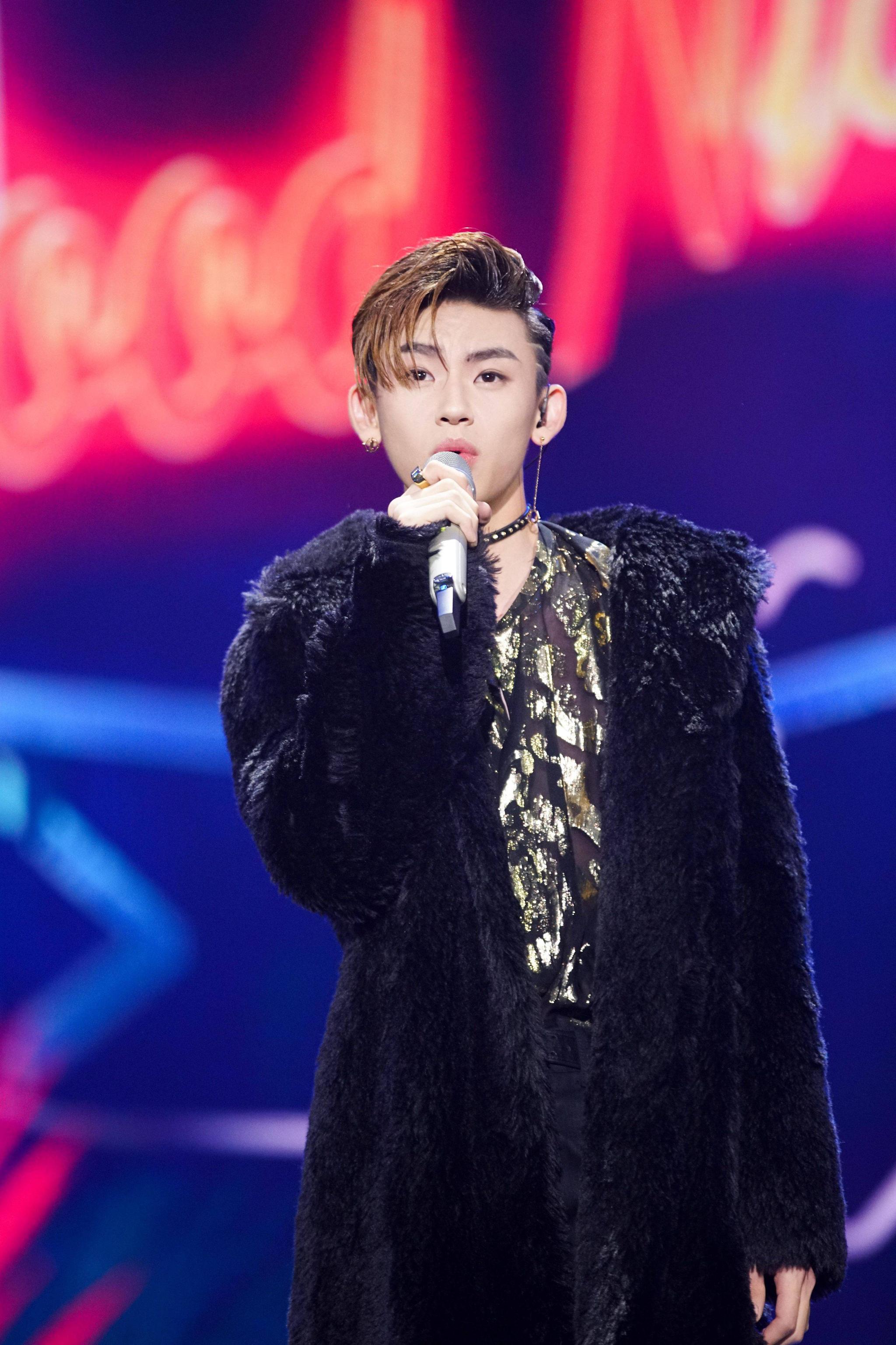 小鬼freestyle今天的小鬼帅呆了现场freestyle太酷了