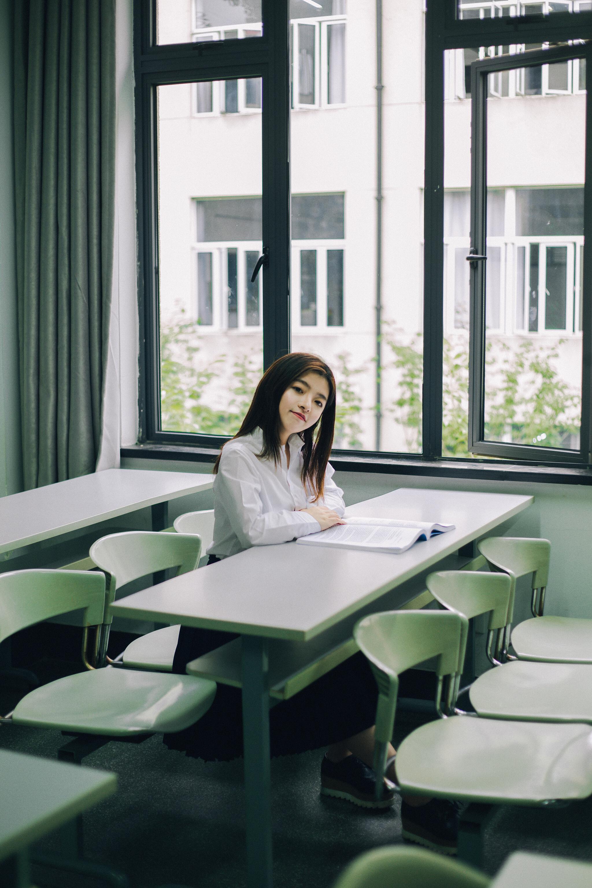 上海财经大学校花徐逸岑身高163cm体重48kg学霸女神