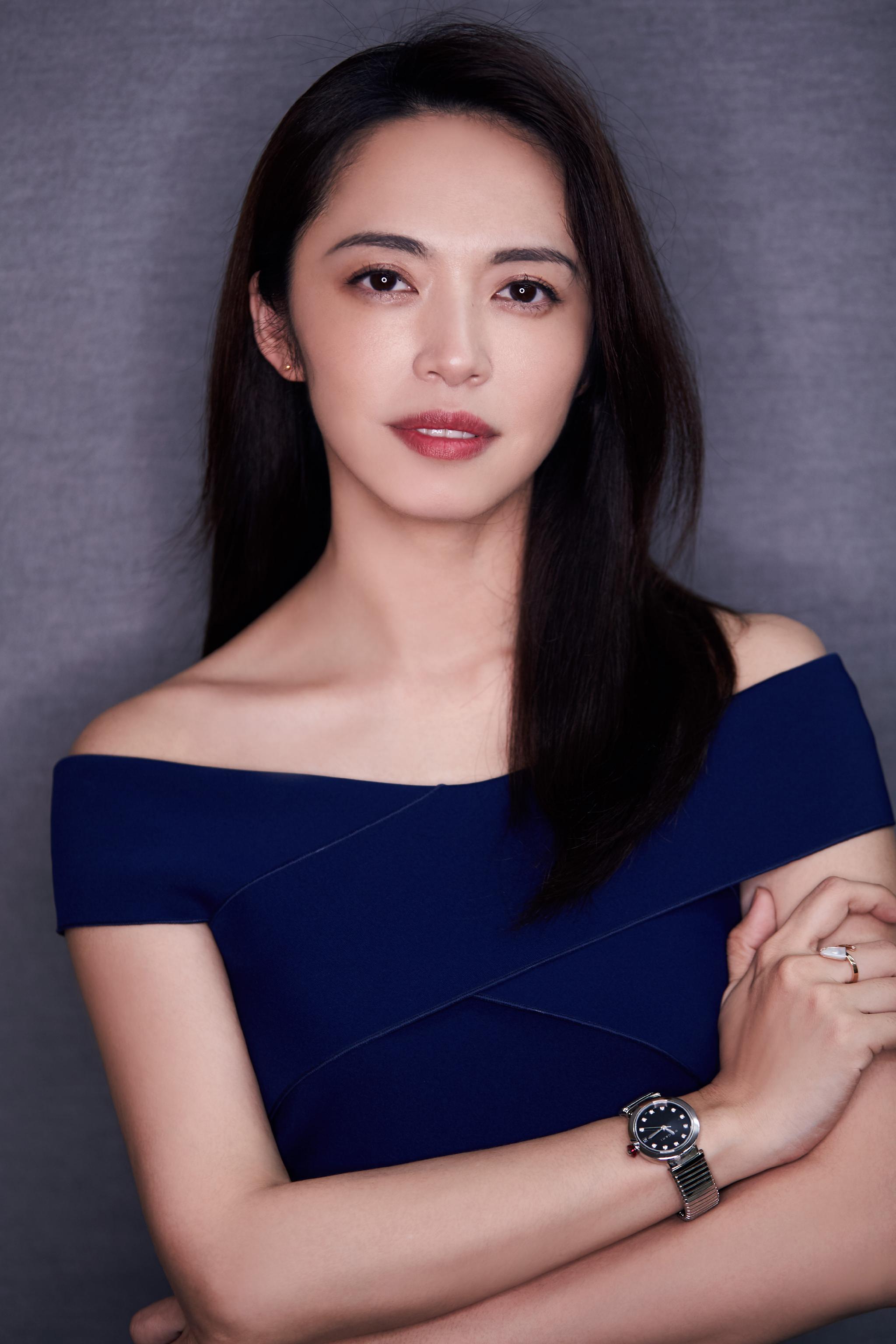 沉静如水的温柔眼神,穿透时光的坚毅力量