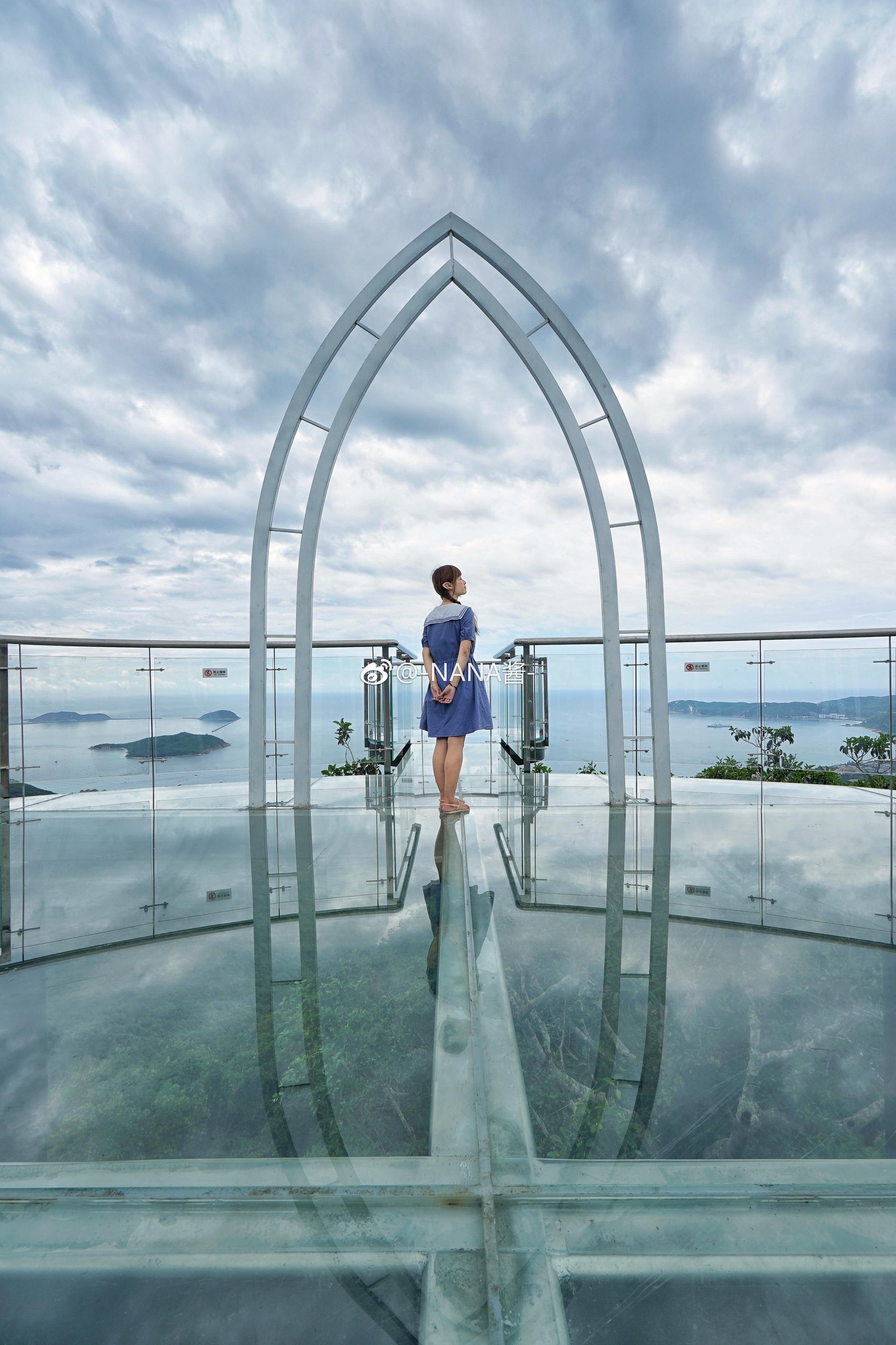 再来亚龙湾热带天堂森林公园公园新建的玻璃栈道马上就要运营啦