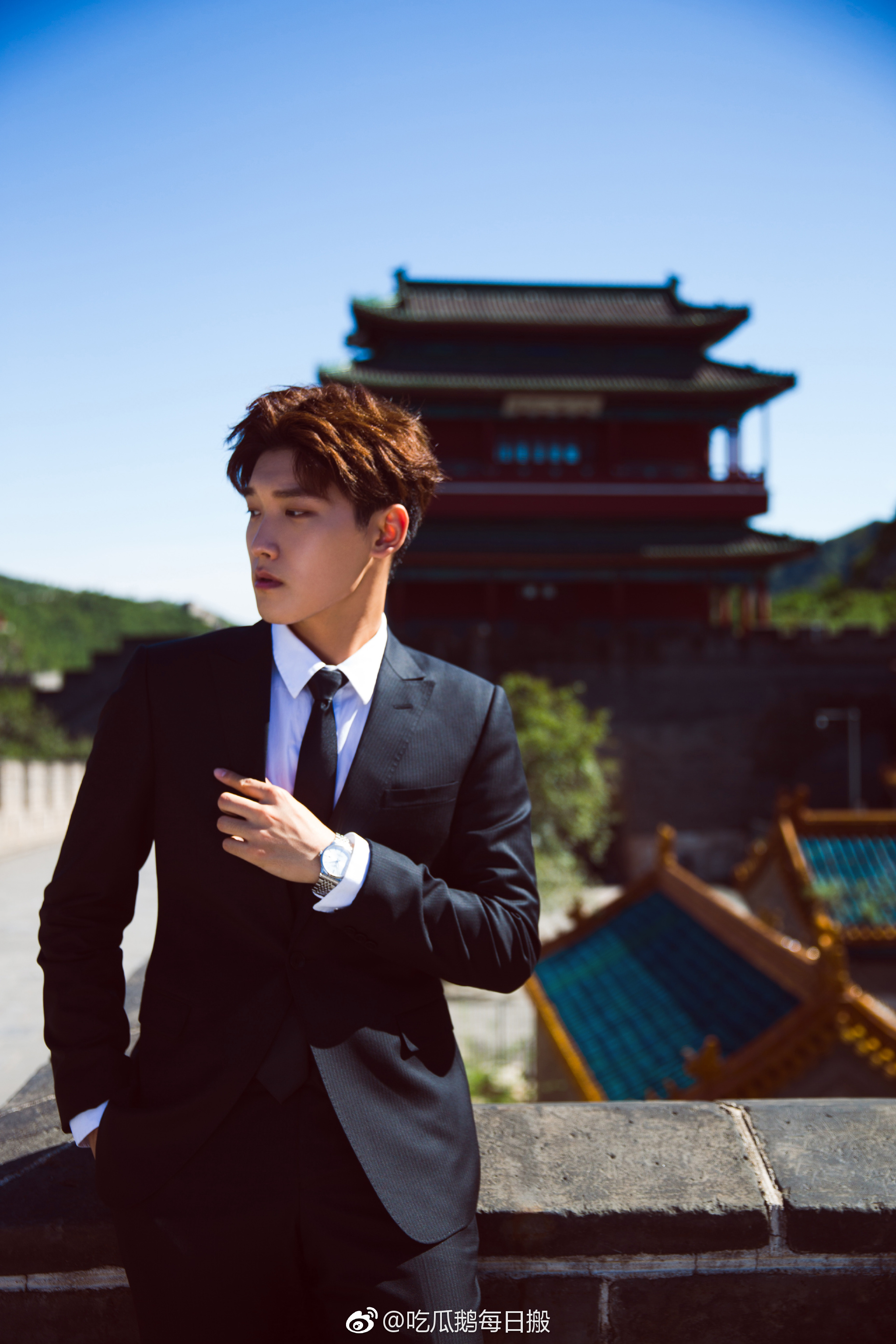 邢昭林浪琴品牌活动最新造型,把西装穿得绅士,把马术服穿得帅气!