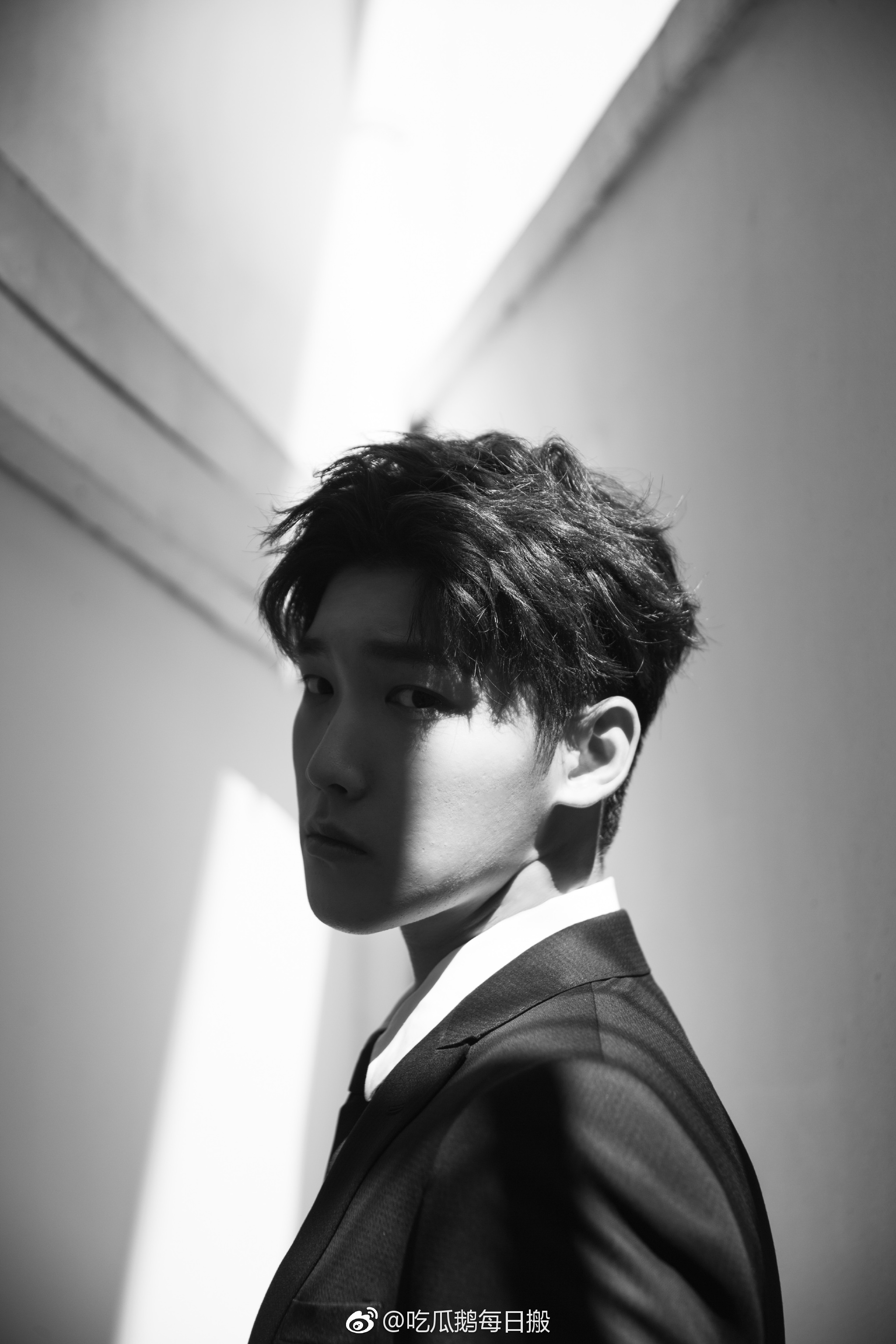 邢昭林浪琴品牌活动最新造型把西装穿得绅士把马术服穿得帅气