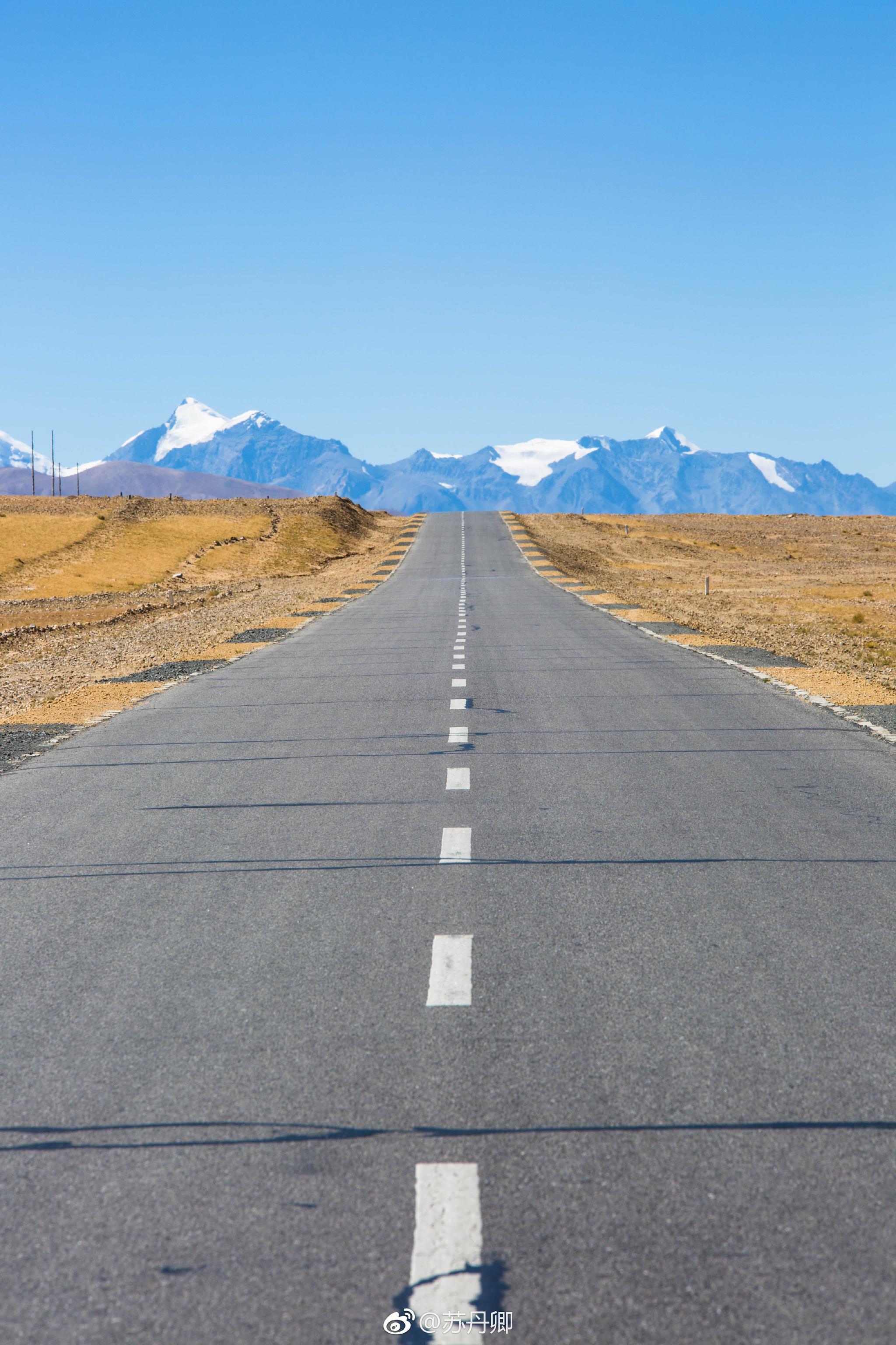 顺着这条路一直走,不要回头,你会发现生命已到尽头,路仍在远方