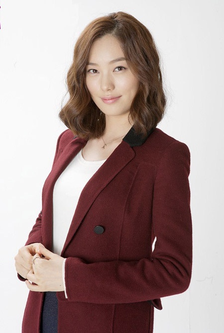 《sign》杀人女魔头姜舒妍一角而受到关注,作为新人演员,她在剧中杀人