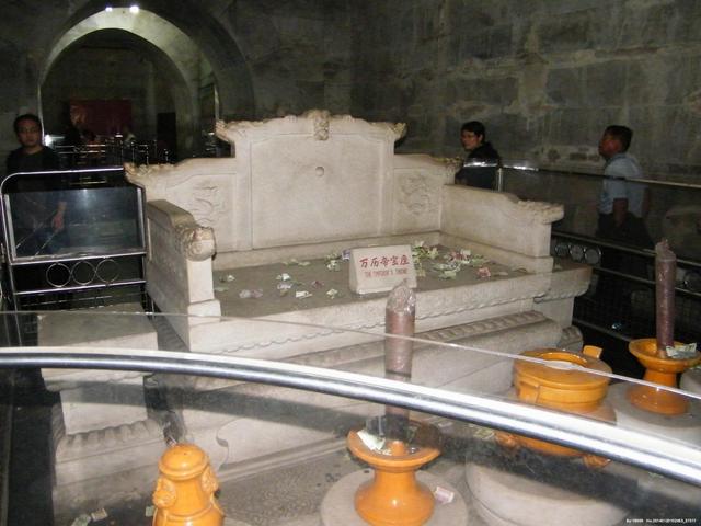 定陵实拍万历皇帝怎么也想不到花几个钱就能进入自己的墓地