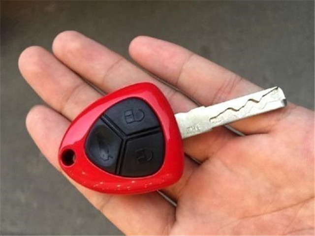 他是法拉利的大客户名下一辆拉法的价格顶王思聪半个车库