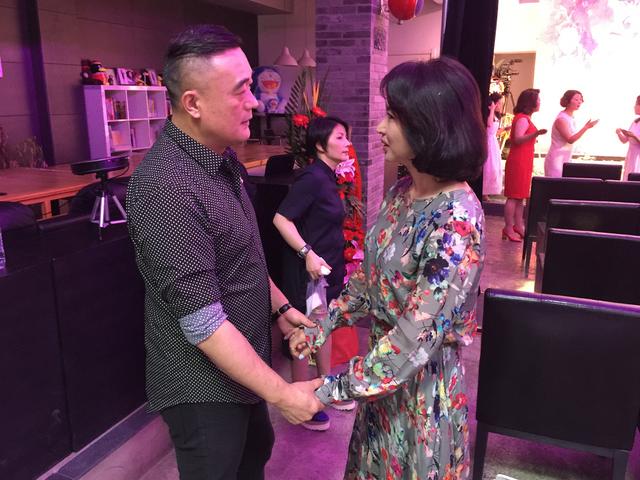 影视作品中,我们看到百变的王建新,用心演绎每一个角色是这位资深老戏