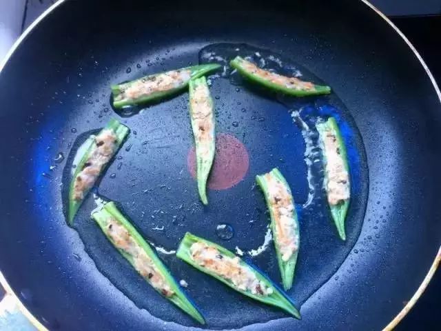 宝宝的手指食物、缓解便秘、补锌开胃的肉末秋