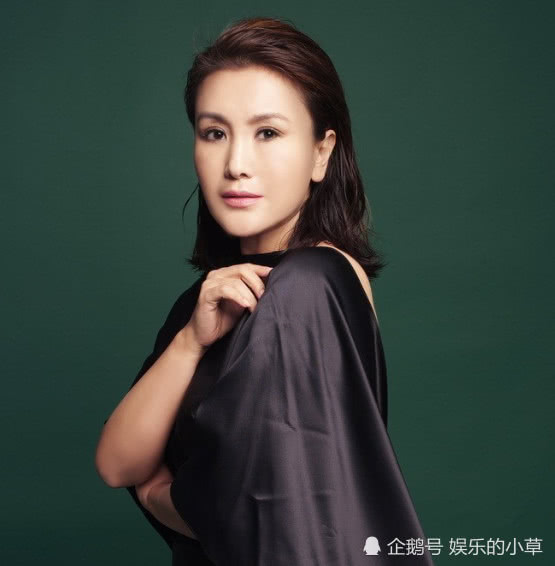 被誉为警花女神,凭借《重案六组》成名,却为亡夫守寡至今