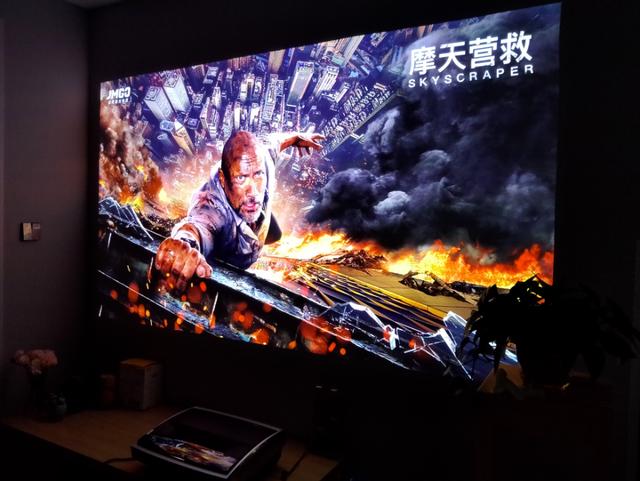 坚果u14k激光电视亲测最大画面300英寸双十一到手价8999元