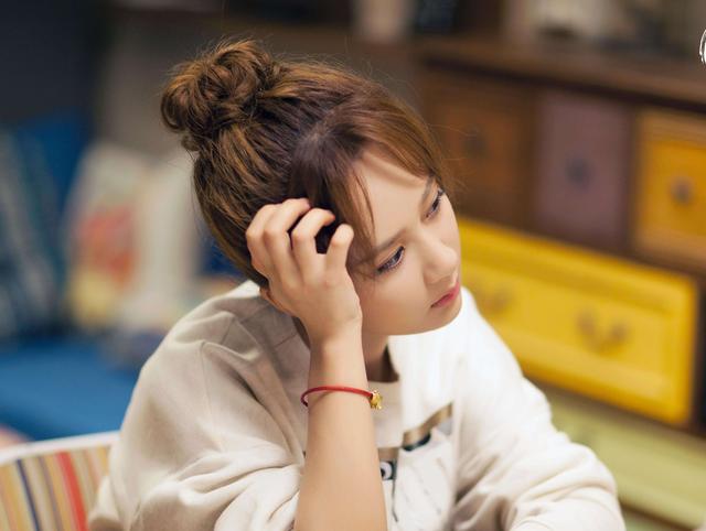 有着樊胜美的家境,干着邱莹莹的工作