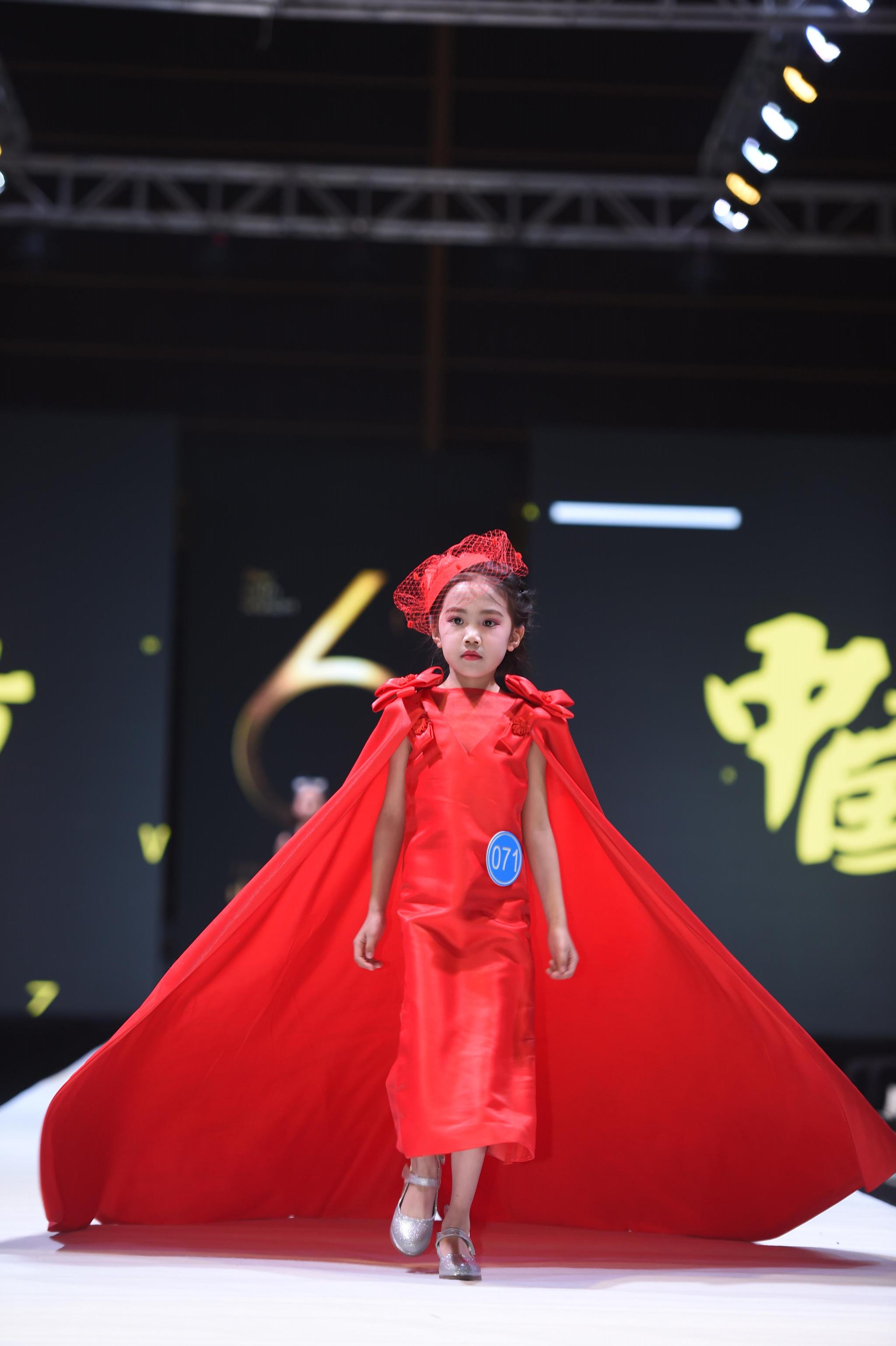 中国好猫步总决赛将内蒙古族民族的豪迈洒脱气质展示的淋漓尽致