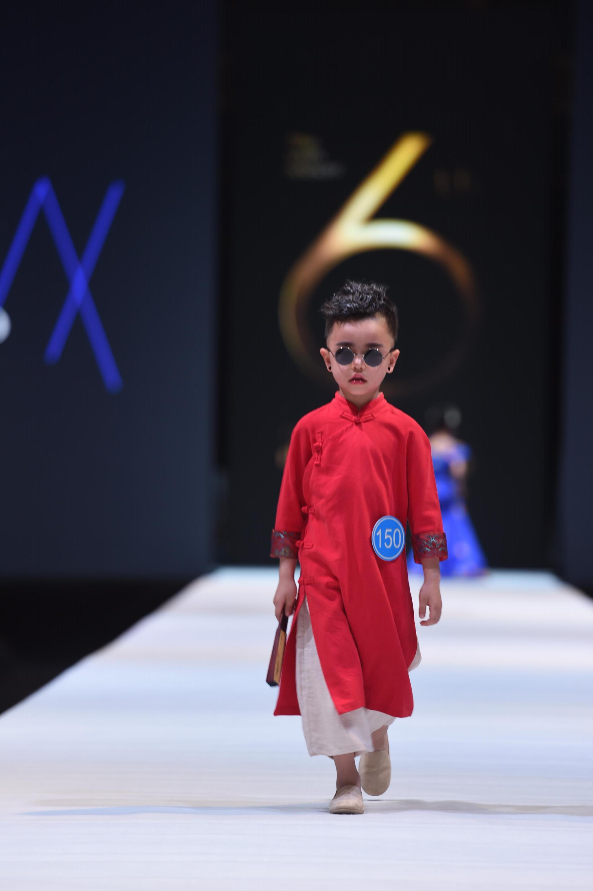 中国好猫步总决赛将内蒙古族民族的豪迈洒脱气质展示的淋漓尽致