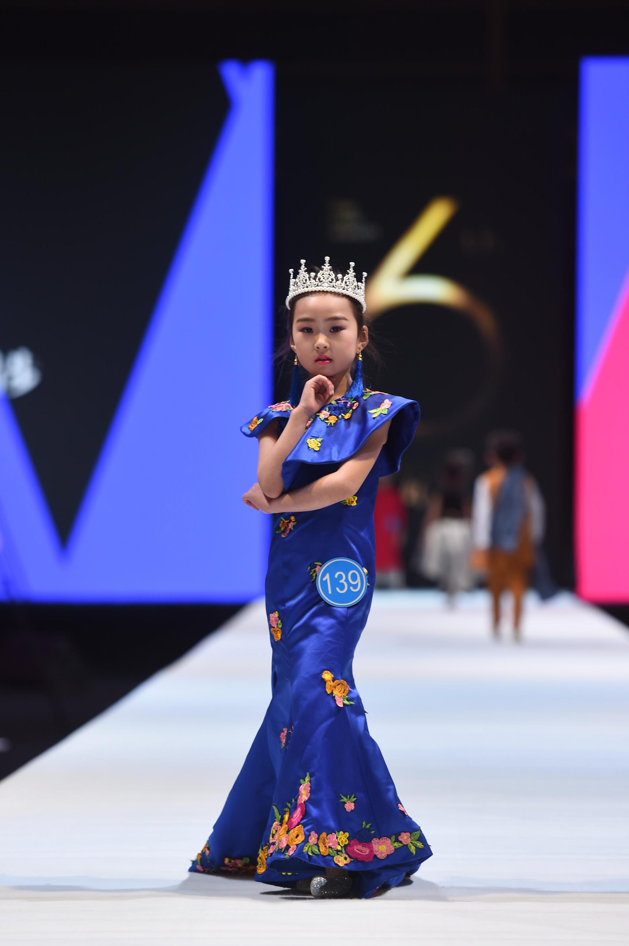 中国好猫步总决赛将内蒙古族民族的豪迈洒脱气质展示的淋漓尽致