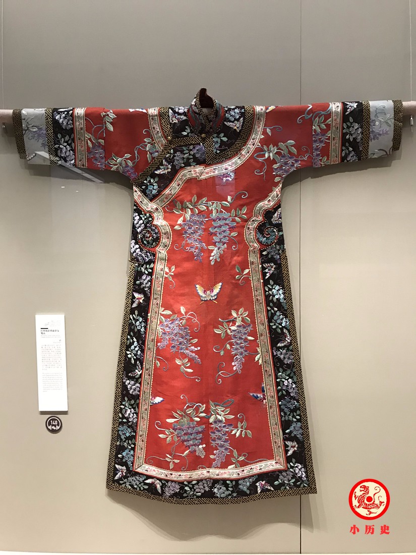 清朝贵妇穿这样的衣服,精美华丽,跟电视剧差别大