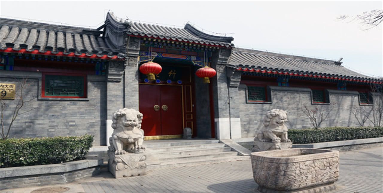 北京二环以内基本看不到高楼大厦,这满满的四合院才是老北京味道