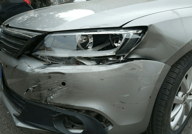 大众速腾突撞摩托车两车差距令人费解中国的大众脸红不