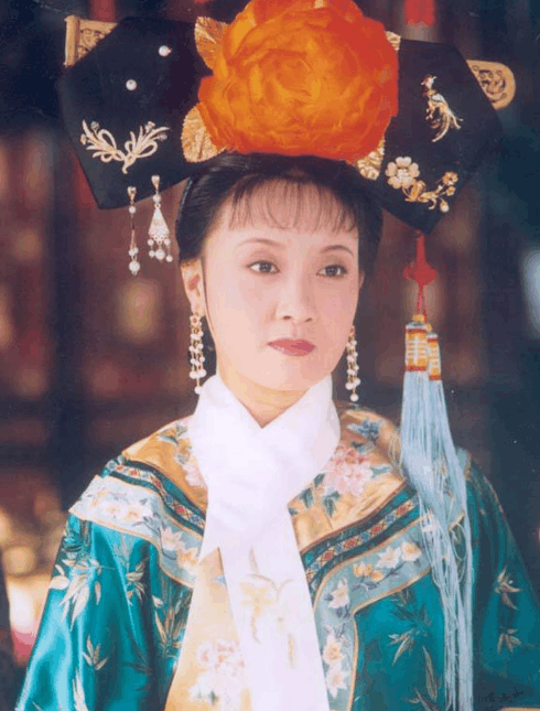 1997年饰演《康熙微服私访记》系列先后4部中的宜妃,再次给人留下深刻