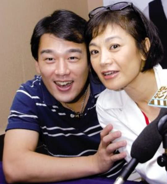 长的帅又专一娶圈外貌美妻子恩爱17年现44岁终成人生赢家