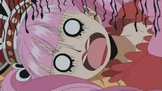 对战佩罗娜,佩罗娜是恶魔果实幽灵果实能力者,制造出的灵体只要穿过