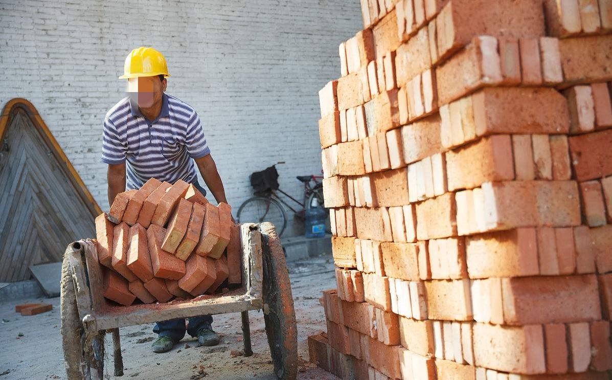 老一辈建筑工年龄大了,年轻人不愿意去工地,以后还能招到人吗?